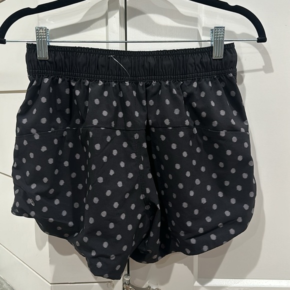 (6023) LULULEMON Go The Distance Short Sz 6 W=13" REVERSIBLE - Picture 6 of 11